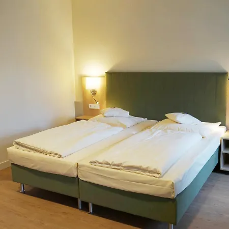 Axel Springer Bed & Breakfast 3*