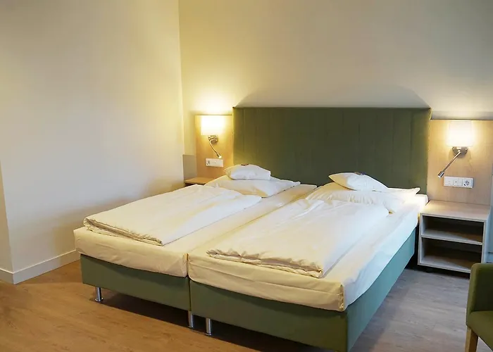 Axel Springer Bed & Breakfast 3*